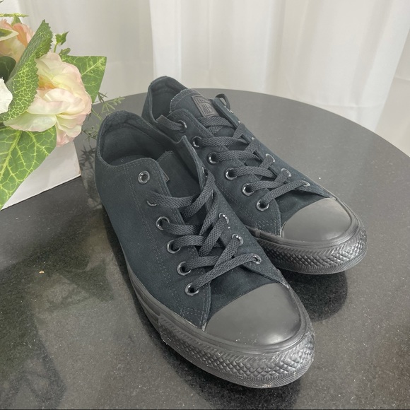 Converse Black Low Top Sneakers Unisex M -8 W- 10 - Picture 3 of 16